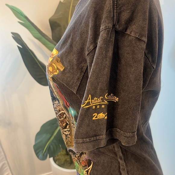 Universal Horror Nights 2022 Artist Signature Series Shirt  black light - Picture 2 of 3